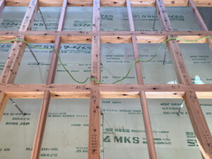 床下に断熱材を張っています