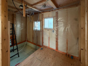 壁に羊毛断熱材を施工しました