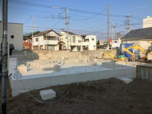 基礎型枠の脱型作業が完了しました