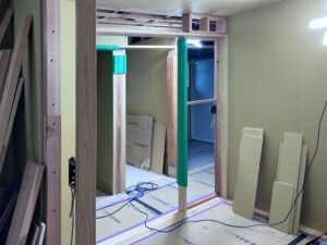 １Ｆの建具枠を施工しました