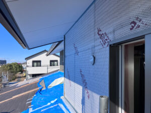 外壁リシンのラス網を施工しました